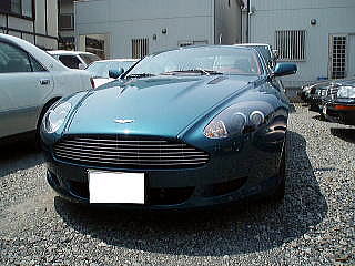 AstonMartin DB9 �������y�A�E�S�̃N���[�j���O�E�g���[�g�����g